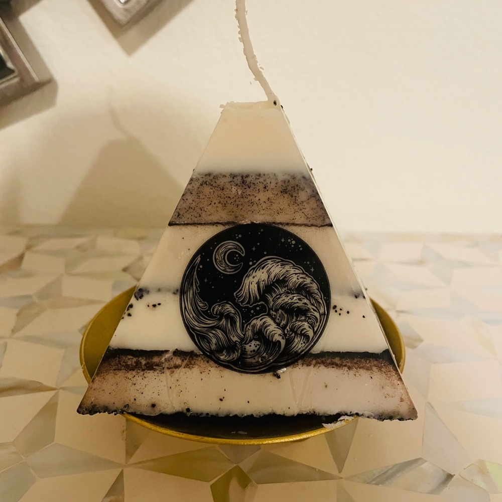 NWT Mountain Vanilla Candle - Picture 3 of 4